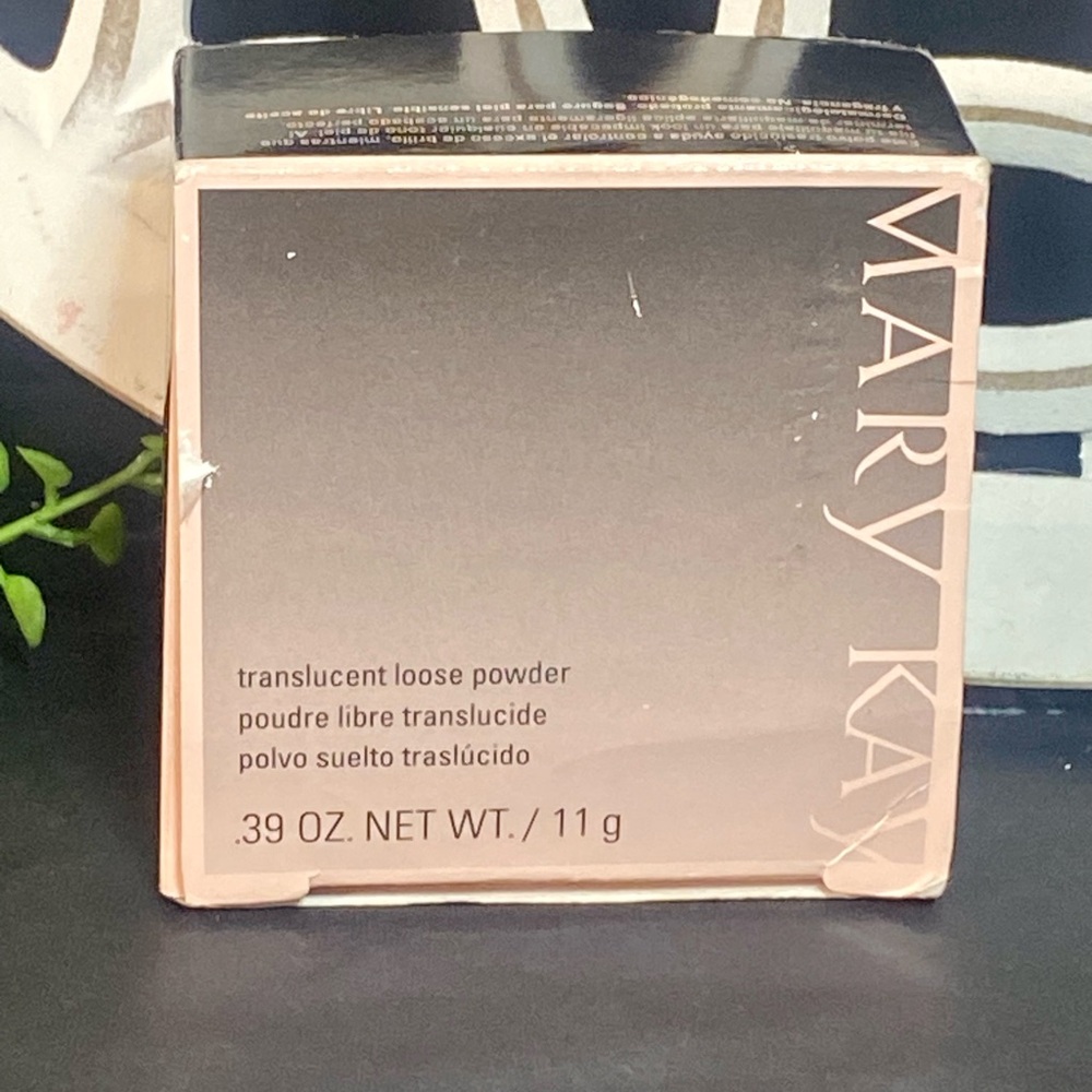 NIB Mary Kay Translucent Loose Powder - Picture 3 of 4